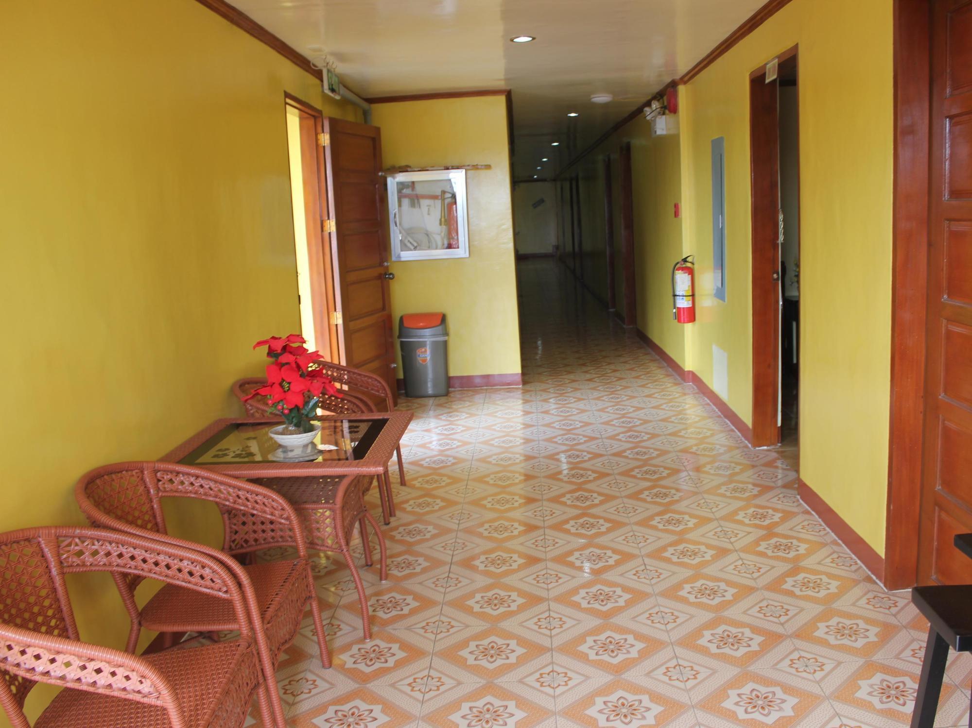 Hotel Reddoorz Near Golden Sarok Shrine Kalibo Exterior foto